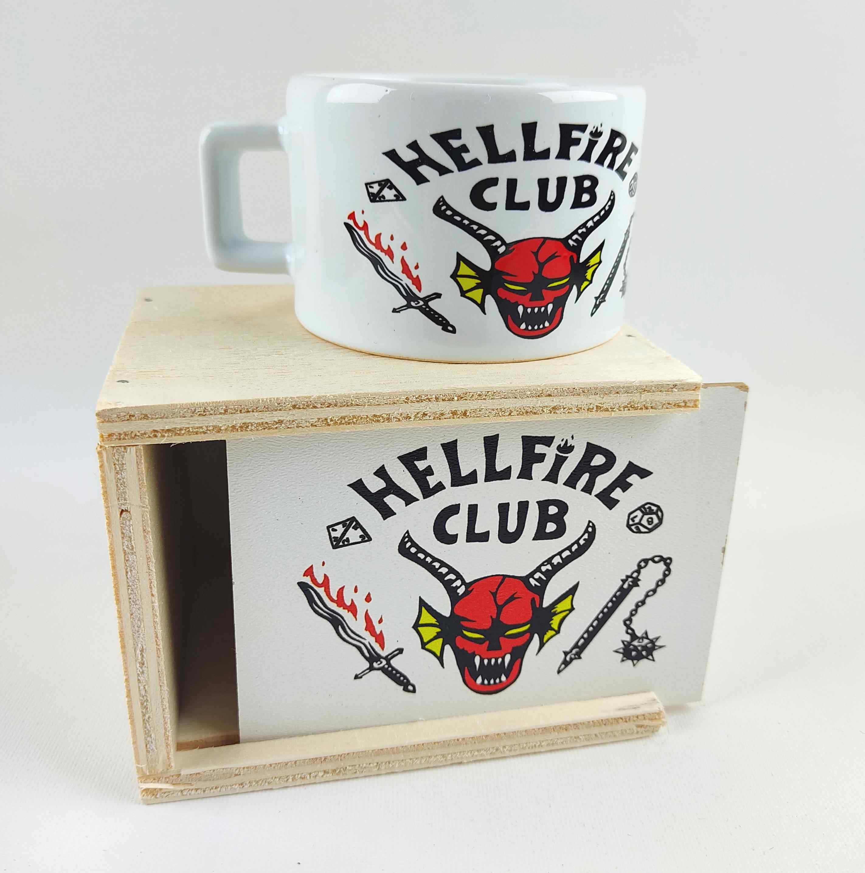 Stranger Things HellFire Club Tasarımlı Yastık Ve Kutulu Kupa