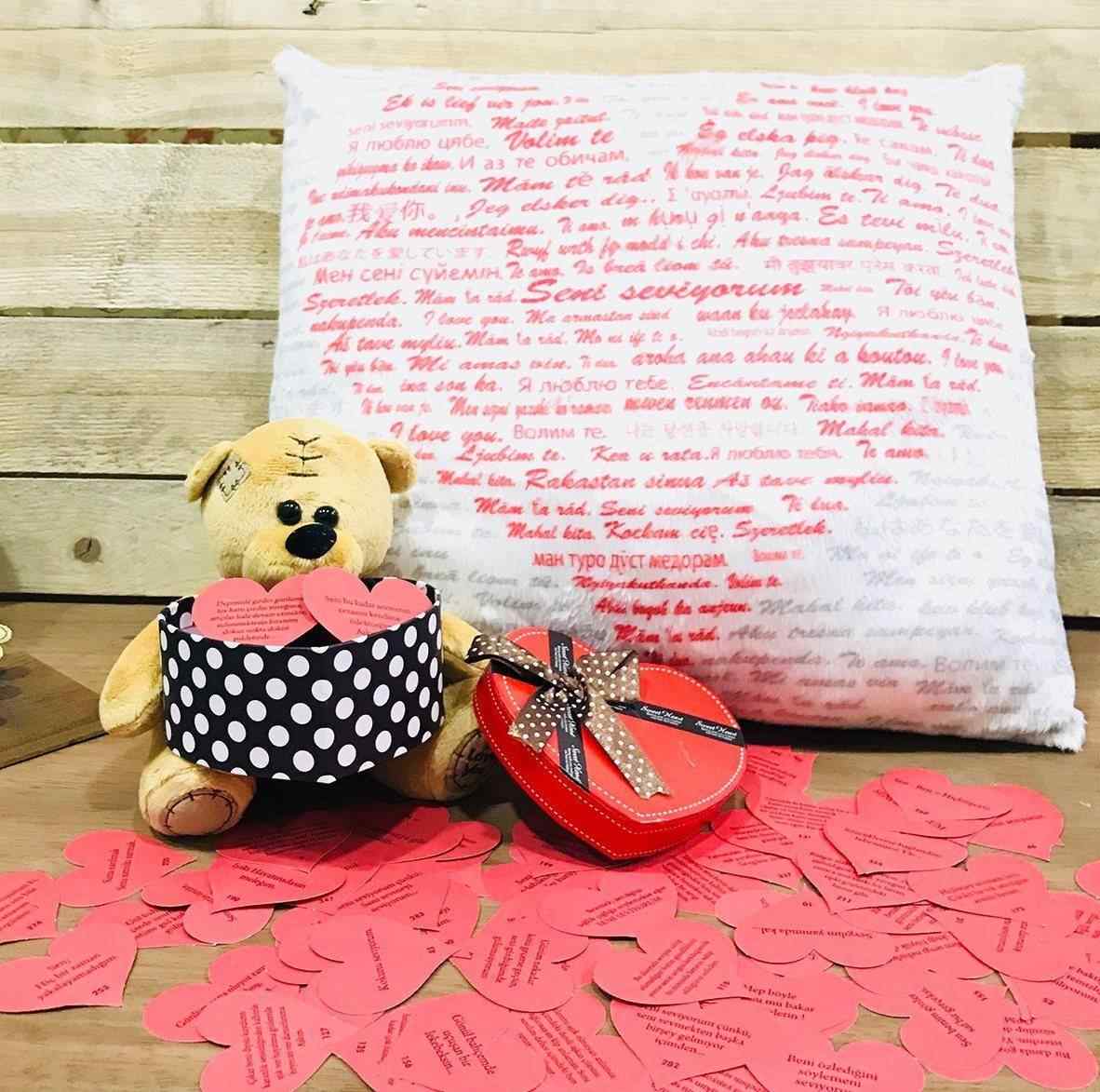 Ask Sozleri Dolu Konusan Ayicik Ve 100 Dilde Seni Seviyorum Yastik